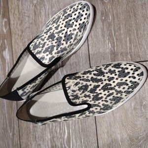 Lori Goldstein womens gray and white perforated leather and fabric loafers.